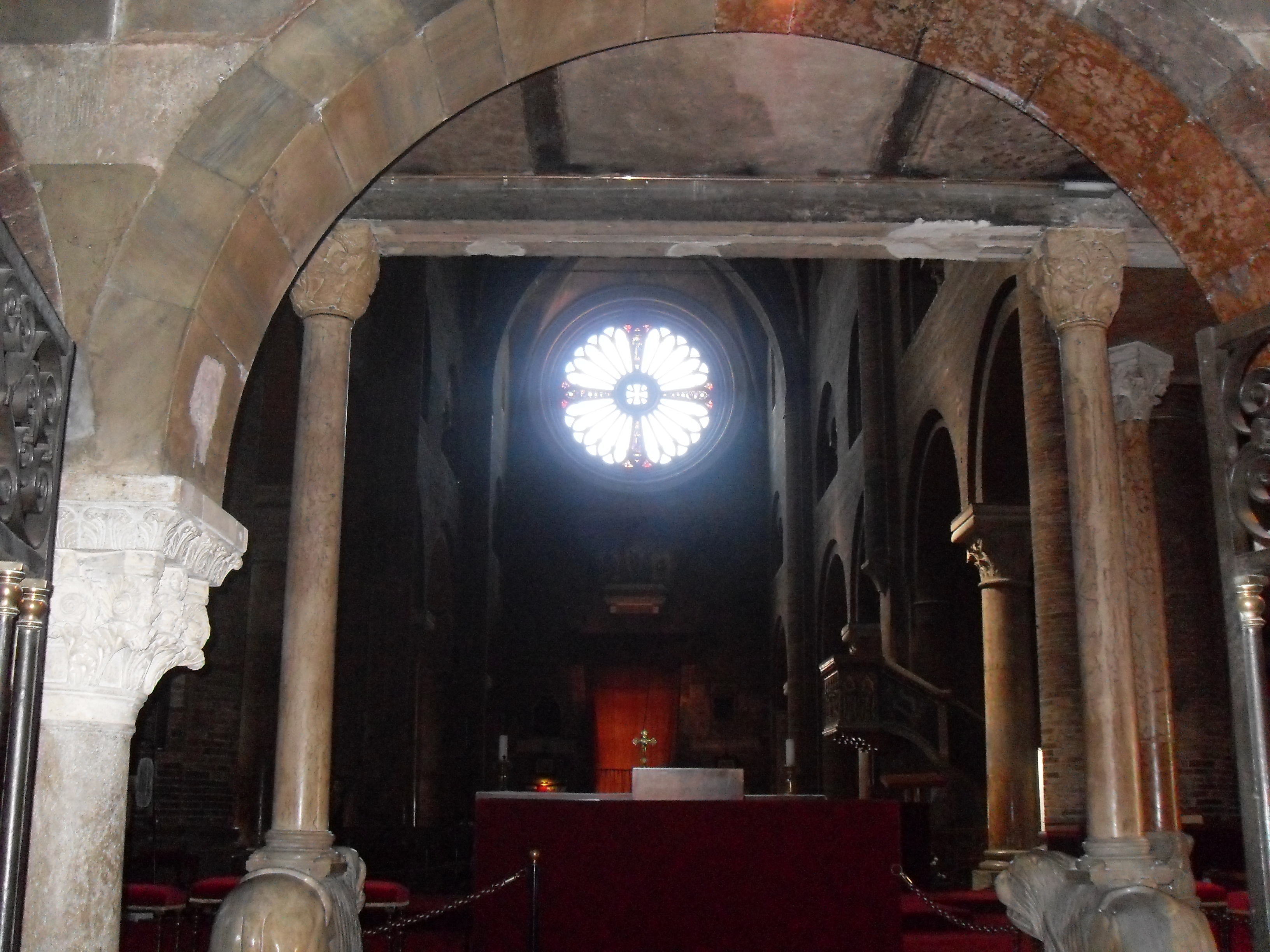 Controfacciata del Duomo, ammirabile dalla cripta