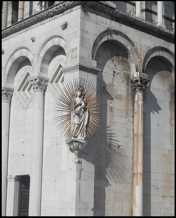 Madonna col Bambino, chiesa di S. Michele in Foro a Lucca.